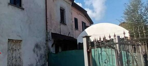 3 rooms Apartment in Sarzana, Italy No. 265191 2