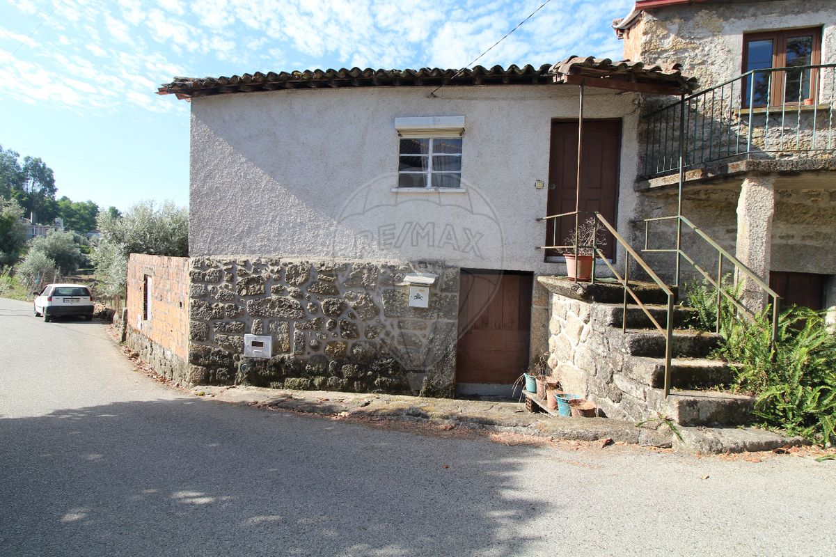 2 bedrooms House in Tondela, Portugal No. 18230