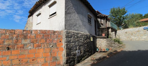 2 bedrooms House in Tondela, Portugal No. 18230 2