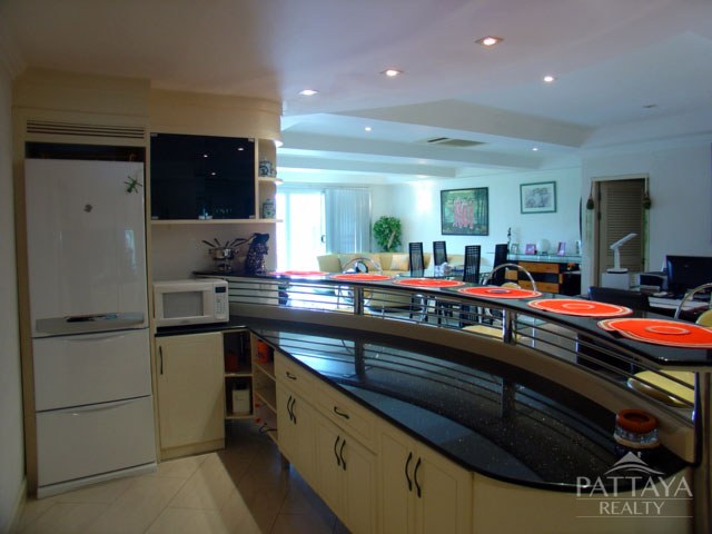 3 bedrooms Condo in Pattaya, Thailand No. 1282