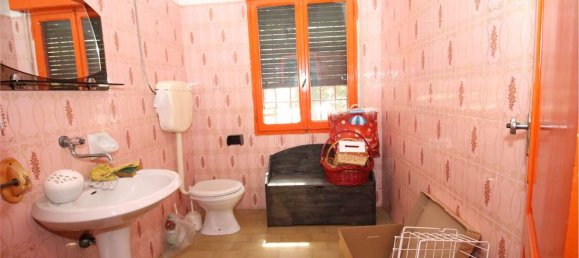 10 Schlafzimmer Haus in Sassuolo, Italy, Nr. 336770 13