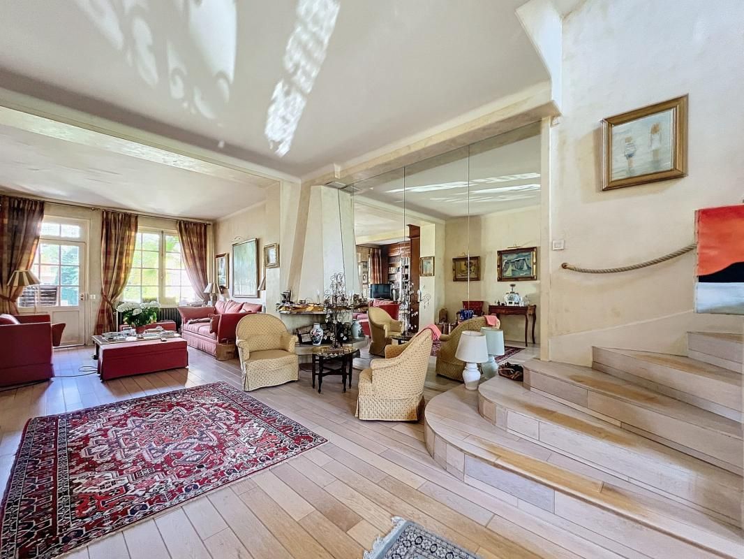 Casa de 4 dormitorios en Garches, France No. 177455