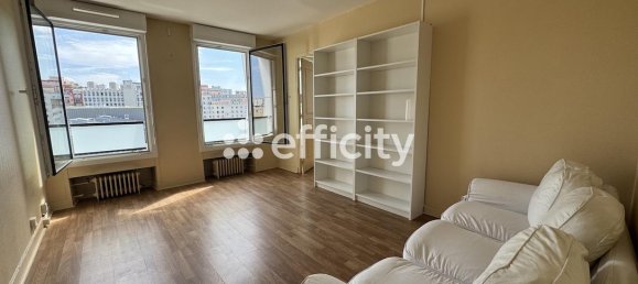 1 bedroom Apartment in Paris, France No. 325717 3