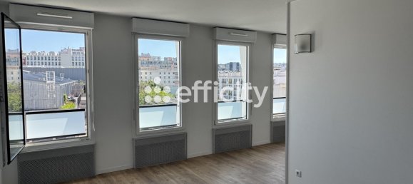 1 bedroom Apartment in Paris, France No. 325717 2