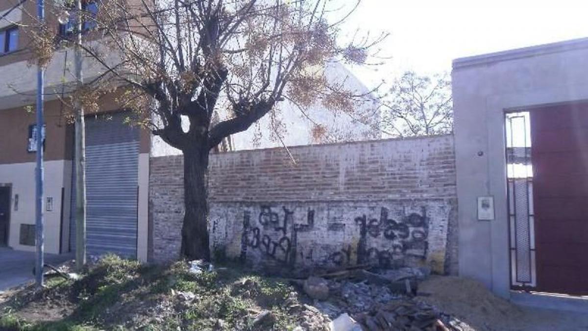  Land in Lanus, Argentina No. 39800