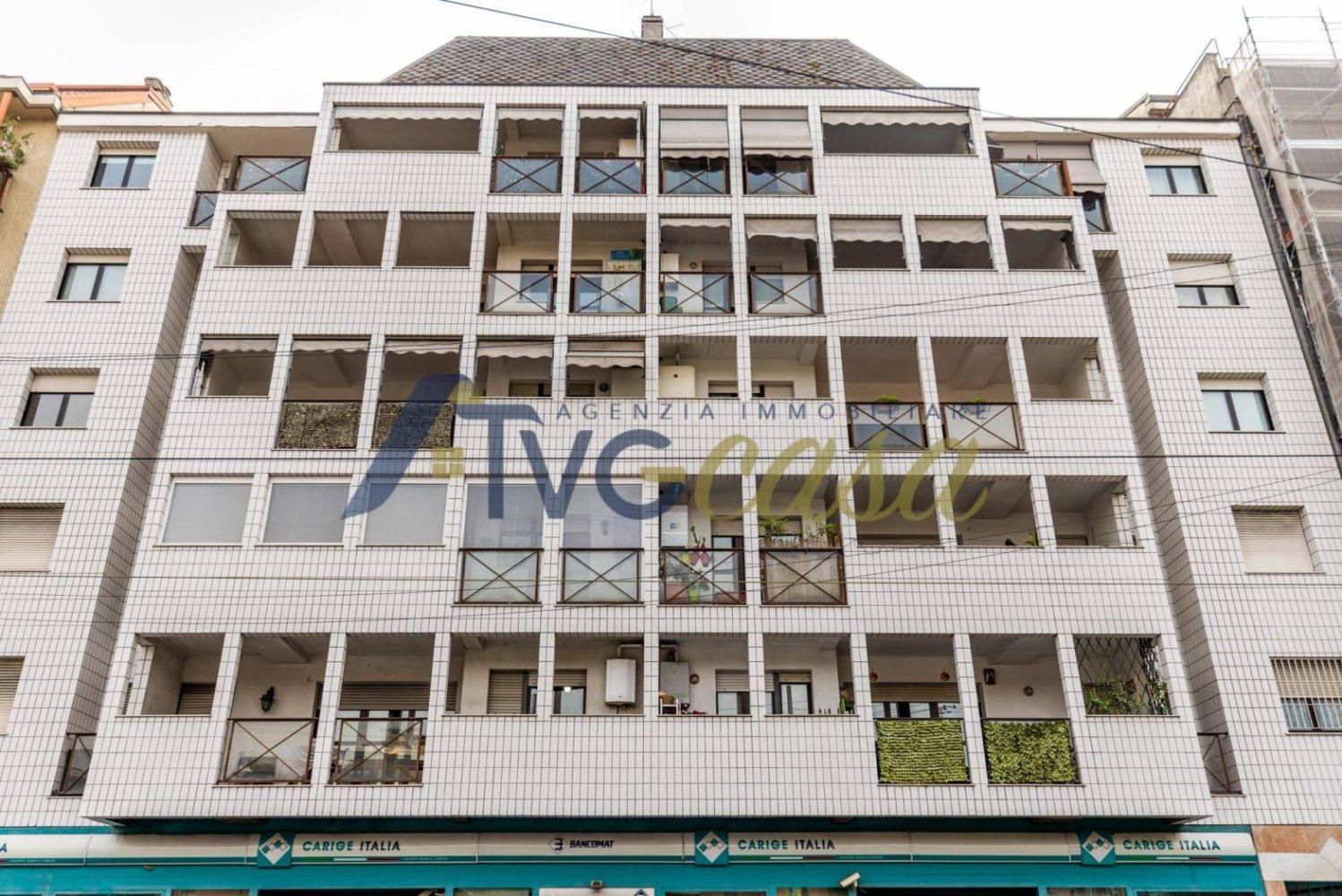 3 bedrooms Apartment in Milan, Italy No. 383740