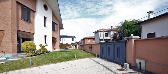 5-salle Villa à Busto Garolfo, Italy No. 72451 40