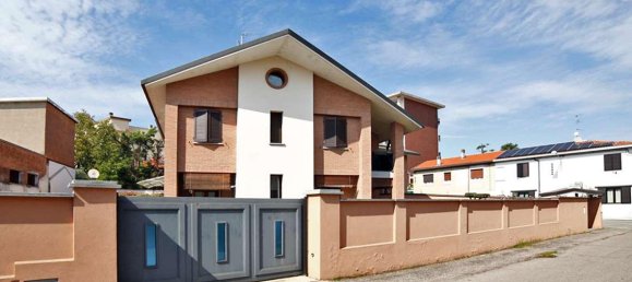 5-salle Villa à Busto Garolfo, Italy No. 72451 3