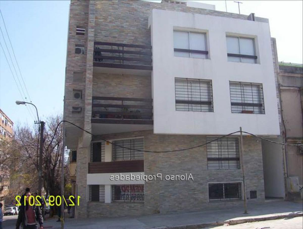 Apartamento de 2 dormitorios en Montevideo, Uruguay No. 5263