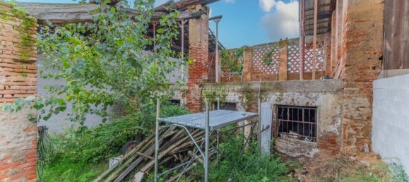 2 bedrooms House in Corbetta, Italy No. 142588 2