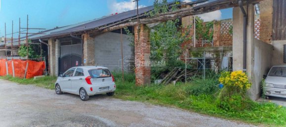 2 bedrooms House in Corbetta, Italy No. 142588 3