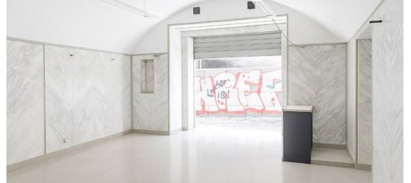 4-Zimmer Gewerbliche Immobilie in Naples, Italy, Nr. 319667 2