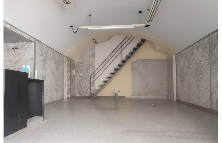 4-Zimmer Gewerbliche Immobilie in Naples, Italy, Nr. 319667