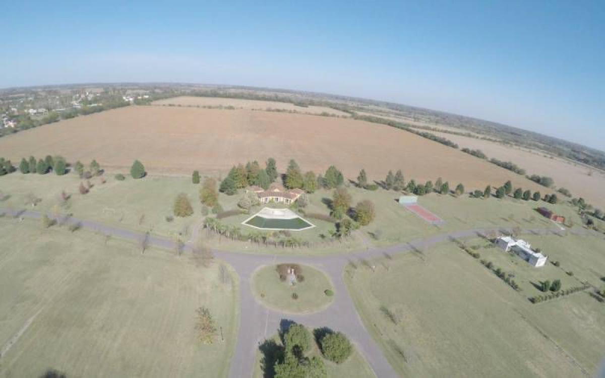 Terrain à Pilar, Argentina No. 49137