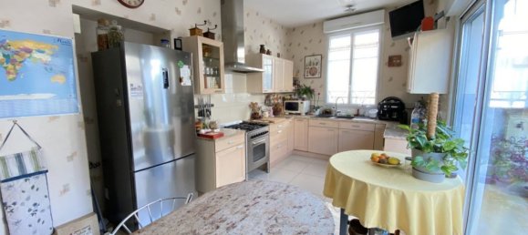 Casa de 5 dormitorios en Tours, France No. 54054 3