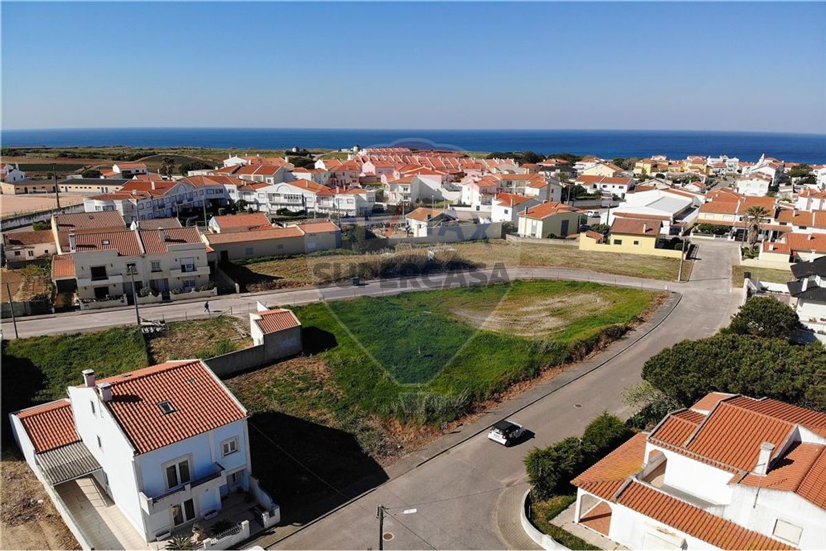 Terreno em Atouguia da Baleia, Portugal 121 m² N.º 334935