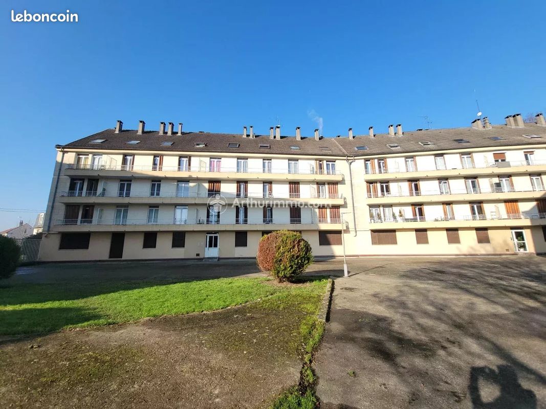 Apartamento de 2 dormitorios en Sarcelles, France No. 164566