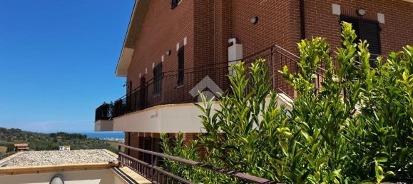 Квартира с 6 комнатами в Колоннелла, Италия № 104845 27