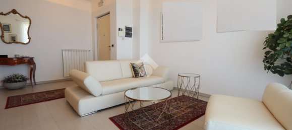 Квартира с 6 комнатами в Колоннелла, Италия № 104845 4