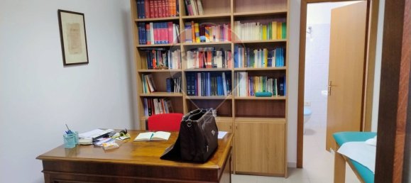 Bureau à Fabriano, Italy 66m² No. 314577 9