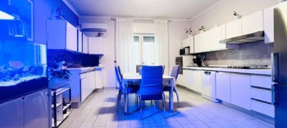 2 Schlafzimmer Wohnung in Naples, Italy, Nr. 14332 4