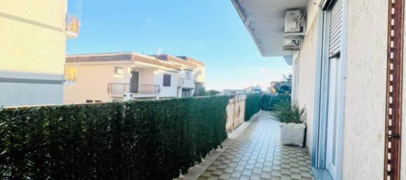 2 Schlafzimmer Wohnung in Naples, Italy, Nr. 14332 3