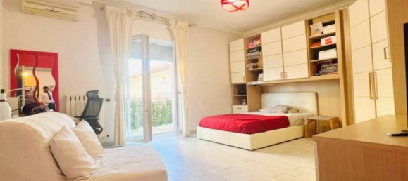 2 Schlafzimmer Wohnung in Naples, Italy, Nr. 14332 13