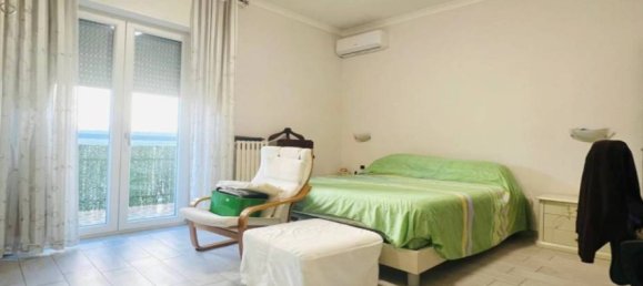 2 Schlafzimmer Wohnung in Naples, Italy, Nr. 14332 9