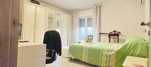2 Schlafzimmer Wohnung in Naples, Italy, Nr. 14332 10