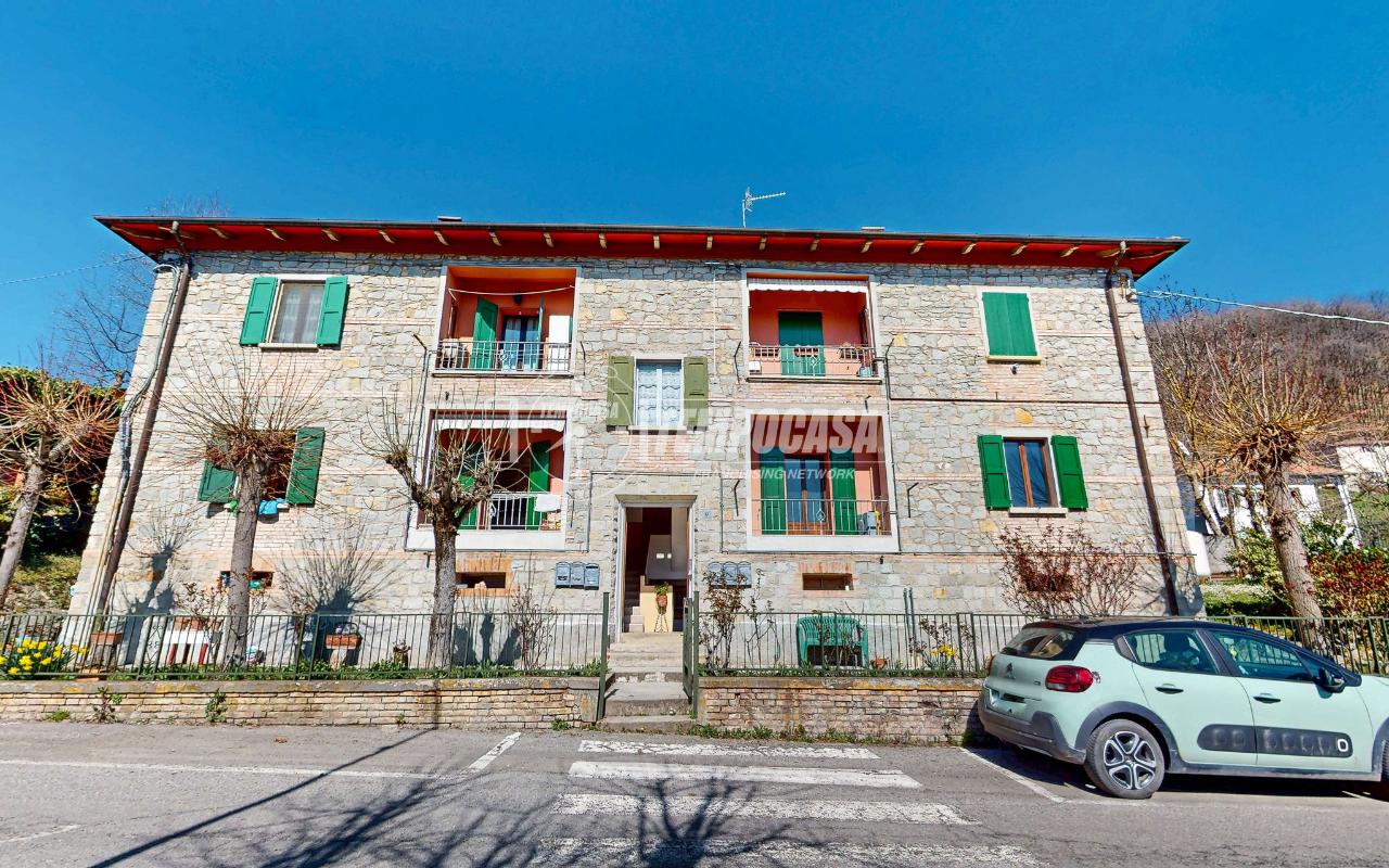 3 rooms Apartment in Castel d'Aiano, Italy No. 9254