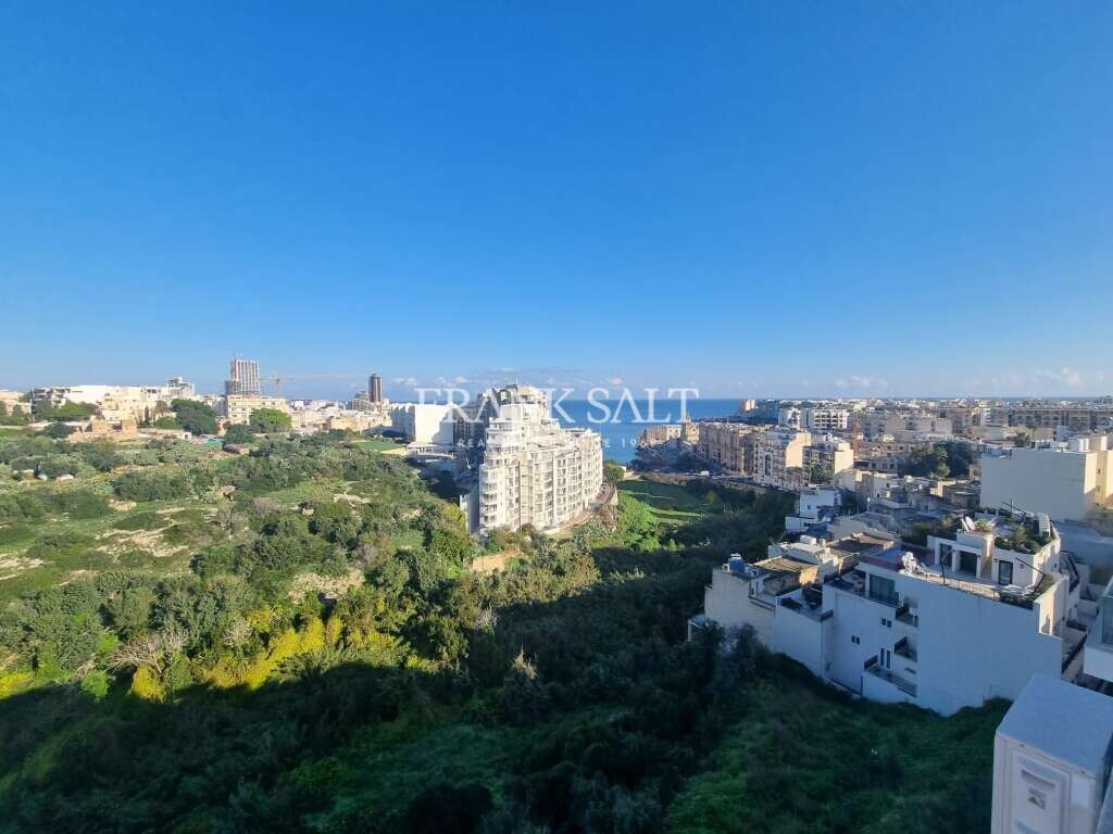 Пентхаус с 2 спальнями в Сент-Джулианс, Мальта № 9698