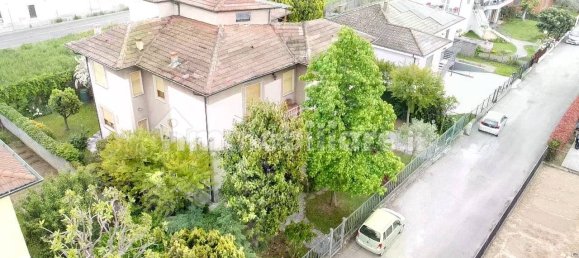 4 Schlafzimmer Villa in Codogno, Italy, Nr. 131731 2
