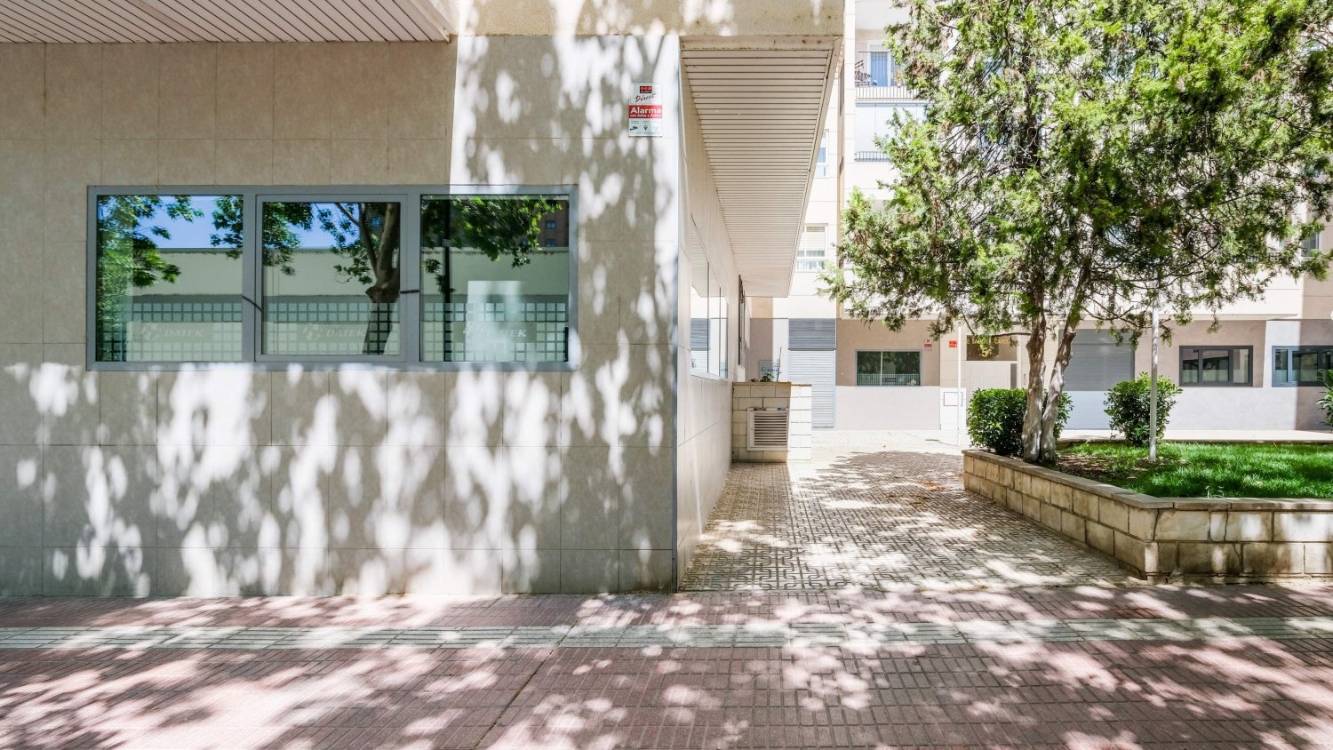 200m² Commercial property in Zaragoza, Spain No. 67610