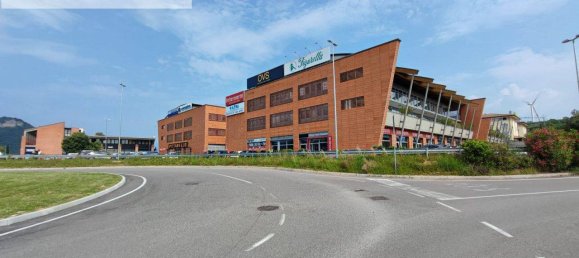 Entrepôt à Affi, Italy 256m² No. 123702 2