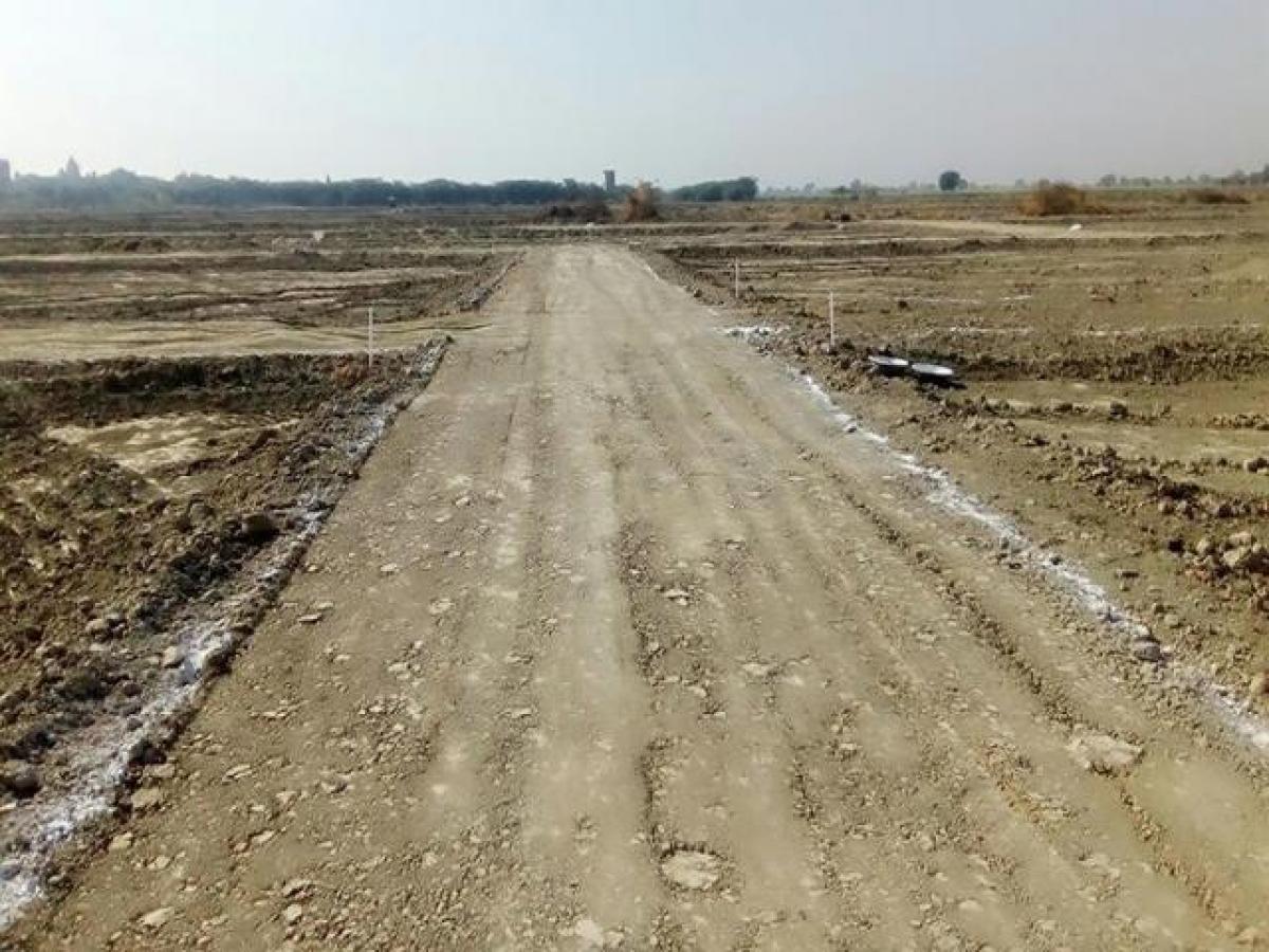  Land in Mathura, India No. 41697