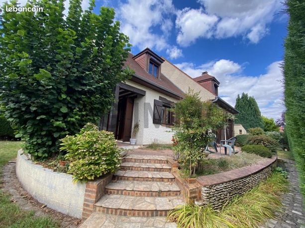 Casa de 4 dormitorios en Val-d'Oise, France No. 361370