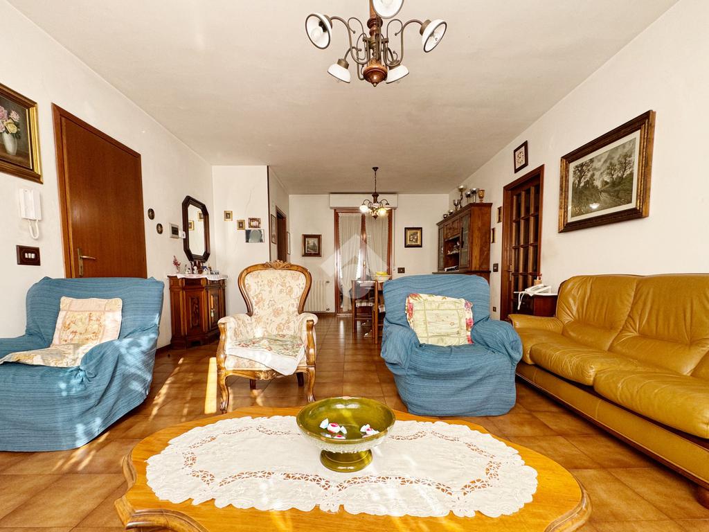 3 bedrooms Apartment in Prato, Italy No. 309890