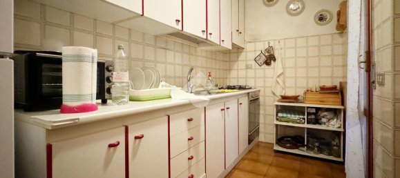 3 bedrooms Apartment in Prato, Italy No. 309890 4