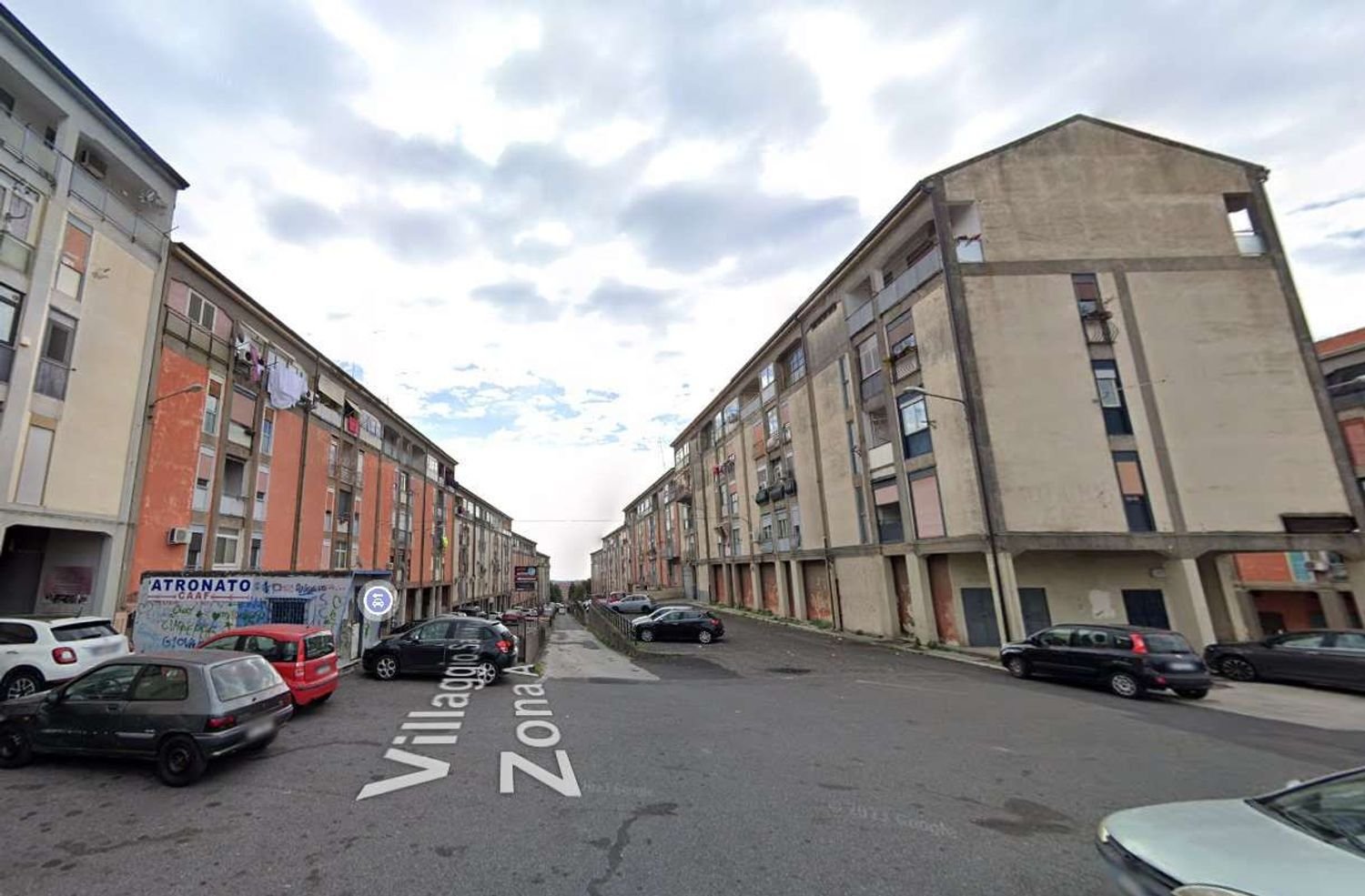 6 rooms Apartment in Catania, Italy No. 46973