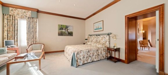 5 bedrooms House in London, United Kingdom No. 13211 13