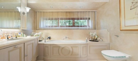 5 bedrooms House in London, United Kingdom No. 13211 14