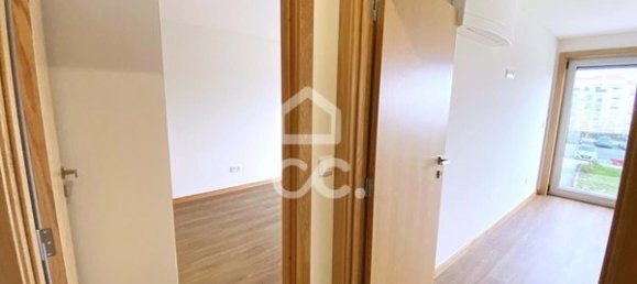 40m² Commercial property in Viseu, Portugal No. 89455 27