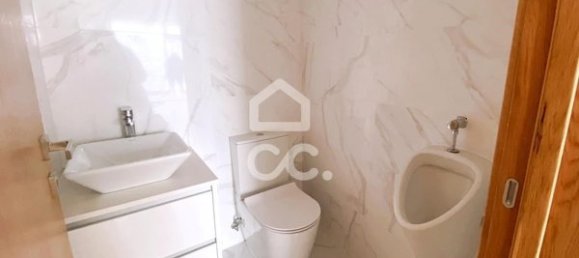 40m² Commercial property in Viseu, Portugal No. 89455 6