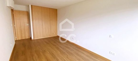 40m² Commercial property in Viseu, Portugal No. 89455 11