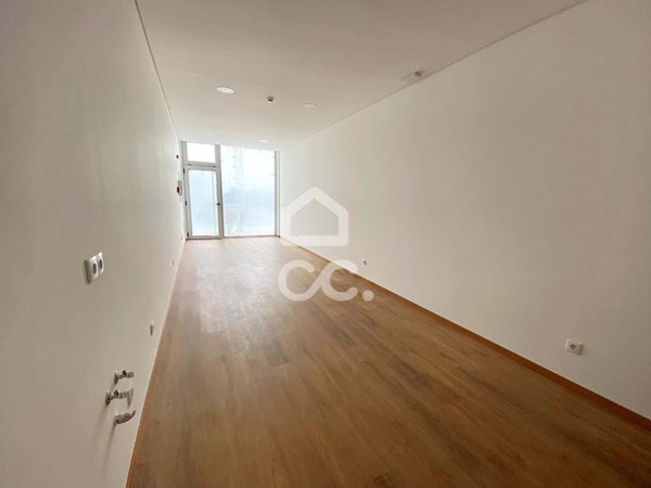 40m² Commercial property in Viseu, Portugal No. 89455