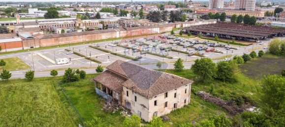 14 rooms House in Fidenza, Italy No. 110035 5