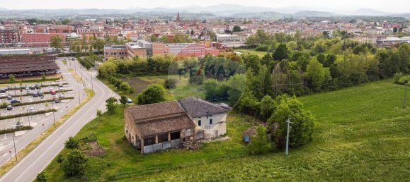 14 rooms House in Fidenza, Italy No. 110035 9