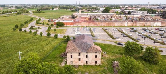 14 rooms House in Fidenza, Italy No. 110035 6