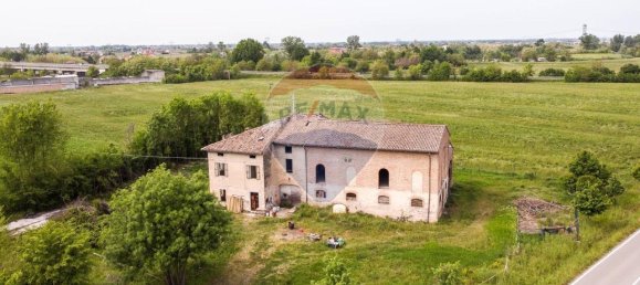 14 rooms House in Fidenza, Italy No. 110035 2