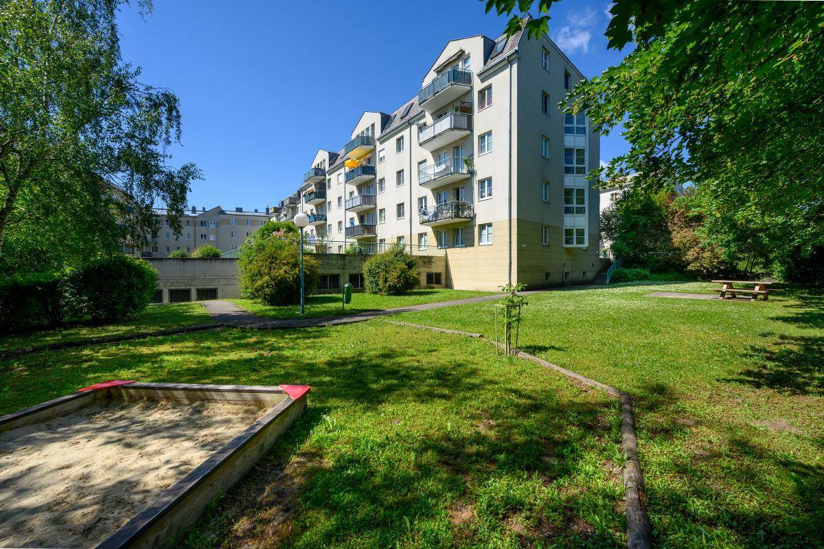 3-salle Appartement à St. Polten, Austria No. 210517